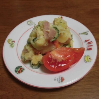 おいしくできました～！レシピありがとうございますヽ(´▽｀)/
ニンジンを入れてトマトを飾ってみました。